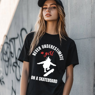 Unterschätzen Sie nie ein Girl-Skateboard T-Shirt