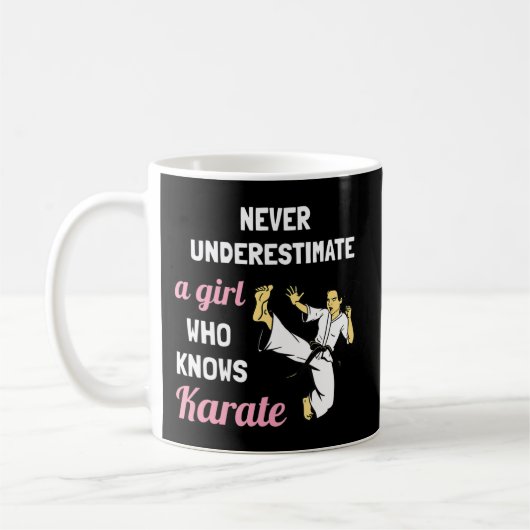 Unterschätzen Sie nie ein Mädchen, das Karate Girl Kaffeetasse (Links)