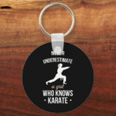 Unterschätzen Sie nie ein Mädchen, das Karate Mart Schlüsselanhänger (Vorderseite)