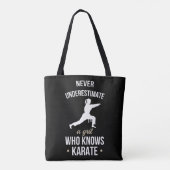 Unterschätzen Sie nie ein Mädchen, das Karate Mart Tasche (Rückseite)