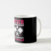 Unterschätzen Sie nie ein Mädchen, das mit Mauern Kaffeetasse (VorderseiteRechts)