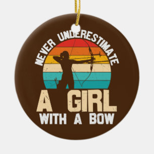 Unterschätzen Sie nie ein Mädchen mit einem Boge Keramik Ornament