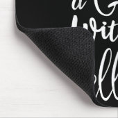 Unterschätzen Sie nie ein Mädchen mit einem Coolen Mousepad (Ecke)