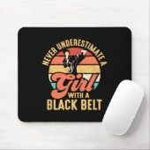 Unterschätzen Sie nie ein Mädchen mit einem schwar Mousepad (Mit Mouse)