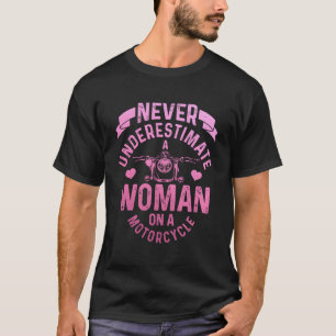 Unterschätzen Sie nie ein weibliches Motorrad-Funn T-Shirt
