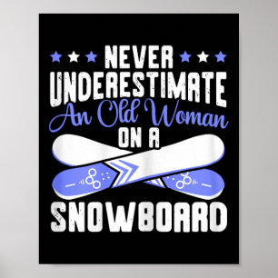 Unterschätzen Sie nie eine alte Frau auf Schnee. Poster