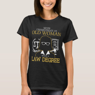 Unterschätzen Sie nie eine alte Frau mit Abschlus T-Shirt
