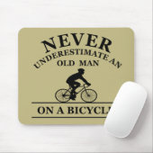 Unterschätzen Sie nie einen alten Mann auf dem Fah Mousepad (Mit Mouse)