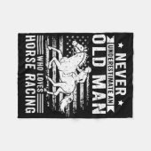 Unterschätzen Sie nie einen alten Mann, der Racing Fleecedecke (Vorderseite (Horizontal))