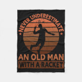 Unterschätzen Sie nie einen alten Mann mit einem R Fleecedecke (Vorderseite)