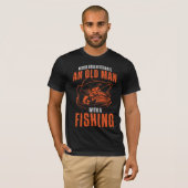 Unterschätzen Sie nie einen alten Mann mit Fischen T-Shirt (Vorne ganz)