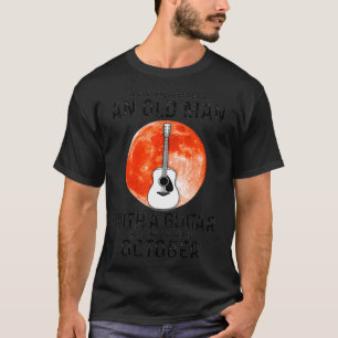 Unterschätzen Sie nie einen alten Mann mit Gitarre T-Shirt