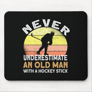 Unterschätzen Sie nie einen alten Mann mit Hockeys Mousepad