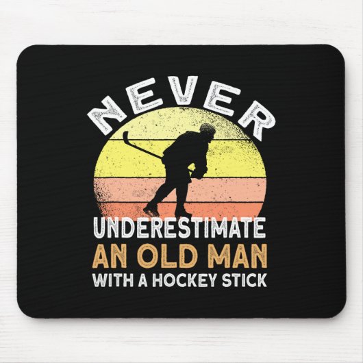 Unterschätzen Sie nie einen alten Mann mit Hockeys Mousepad (Vorne)