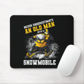 Unterschätzen Sie nie einen alten Mann mit Schneem Mousepad (Mit Mouse)