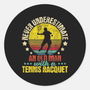 Unterschätzen Sie nie einen alten Mann - Tennisspi Runder Aufkleber