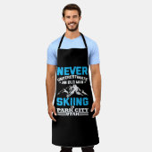 Unterschätzen Sie nie einen alten Skifahrer in Uta Schürze (Getragen)