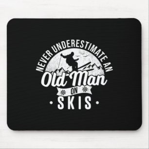 Unterschätzen Sie nie einen alten Skiskifahrer-Ret Mousepad