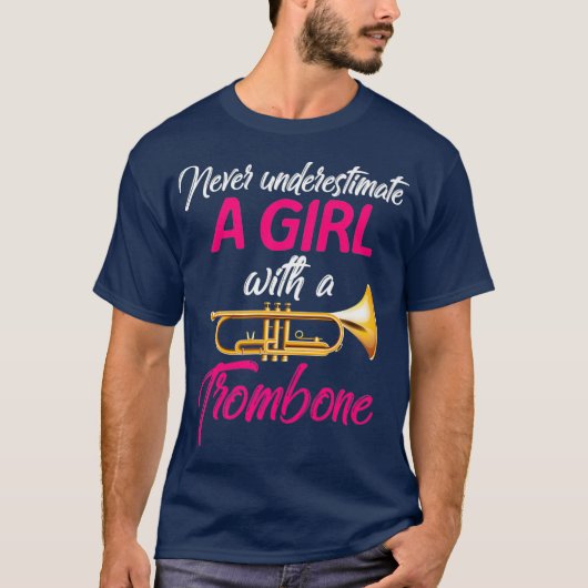 Unterschätzen Sie nie einen Girl-Trombone-Musiker T-Shirt (Vorderseite)