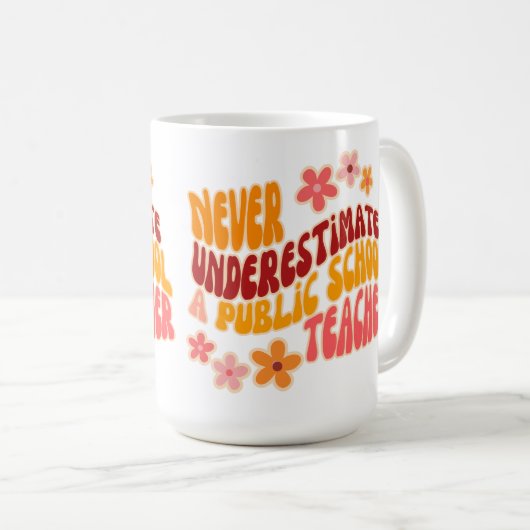 Unterschätzen Sie nie einen Lehrer an einer öffent Kaffeetasse (VorderseiteRechts)