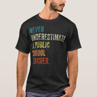 Unterschätzen Sie nie einen Lehrer an einer öffent T-Shirt