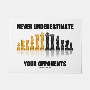 Unterschätzen Sie nie Ihre Gegner-Schach-Haltung Fußmatte