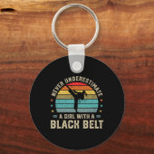 Unterschätzen Sie nie Mädchen mit einem schwarzen Schlüsselanhänger (Vorderseite)