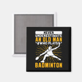 Unterschätzen Sie niemals den alten Mann Dminton S Magnet (Vorderseite/Rückseite)