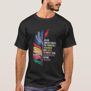 Unterschätzen Sie niemals den Power der Oma, die w T-Shirt