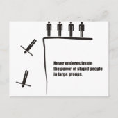 Unterschätzen Sie niemals den Power dummer Gruppen Postkarte (Vorderseite)