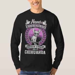 Unterschätzen Sie niemals den Power einer Frau mit T-Shirt