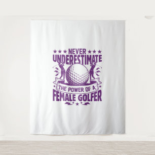 Unterschätzen Sie niemals den Power einer Golferin Wandteppich