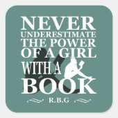 Unterschätzen Sie niemals den Power eines Buches Quadratischer Aufkleber (Vorderseite)