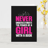 Unterschätzen Sie niemals den Power eines Mädchens Karte (Gelbe Blume)