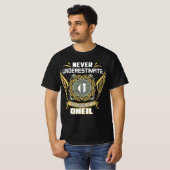 Unterschätzen Sie niemals den Power eines Oneils T-Shirt (Vorne ganz)