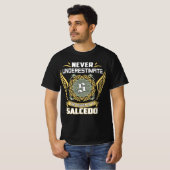 Unterschätzen Sie niemals den Power eines Salcedo T-Shirt (Vorne ganz)