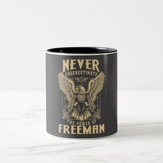 Unterschätzen Sie niemals den Power Freemans Zweifarbige Tasse (Mittel)