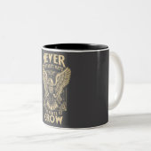 Unterschätzen Sie niemals den Power von Crow Zweifarbige Tasse (VorderseiteRechts)