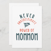 Unterschätzen Sie niemals den Power von Mom Einladung (Vorne/Hinten)