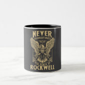 Unterschätzen Sie niemals den Power von Rockwell Zweifarbige Tasse (Mittel)