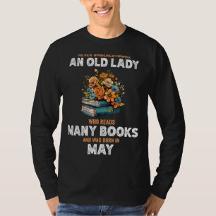 Unterschätzen Sie niemals die alte Dame, die viele T-Shirt