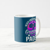 Unterschätzen Sie niemals die Oma, die Padel spiel Kaffeetasse (VorderseiteRechts)