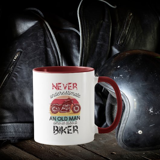 Unterschätzen Sie niemals die Tasse des Alten Fahr