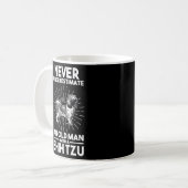 Unterschätzen Sie niemals ein Altes mit einem schi Kaffeetasse (Vorderseite Links)
