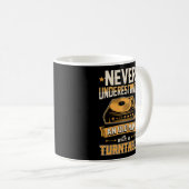 Unterschätzen Sie niemals ein Altes mit einer Turn Kaffeetasse (VorderseiteRechts)