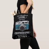 Unterschätzen Sie niemals ein Mädchen, das Fotogra Tasche (Von Nahem)