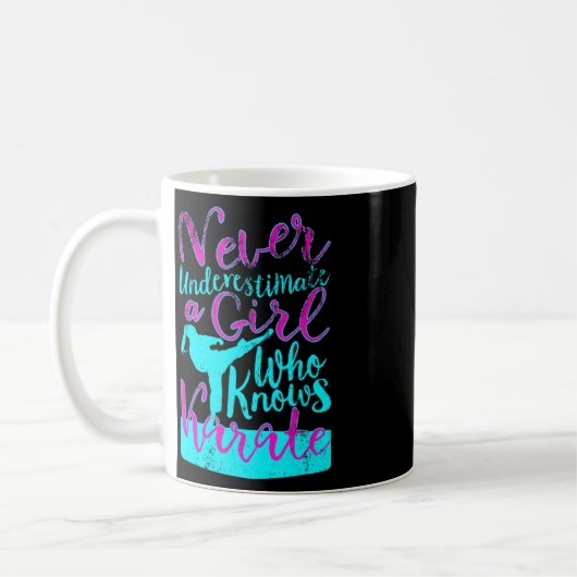 Unterschätzen Sie niemals ein Mädchen, das Karate- Kaffeetasse (Links)