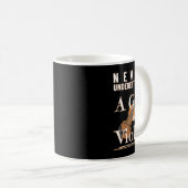 Unterschätzen Sie niemals ein Mädchen mit einem Ge Kaffeetasse (VorderseiteRechts)