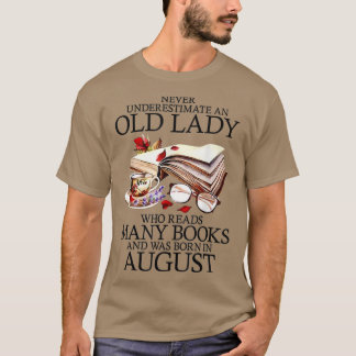 Unterschätzen Sie niemals eine alte August-Lady, d T-Shirt