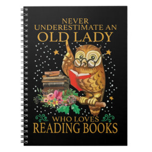 Unterschätzen Sie niemals eine alte Dame, die Lieb Notizblock
